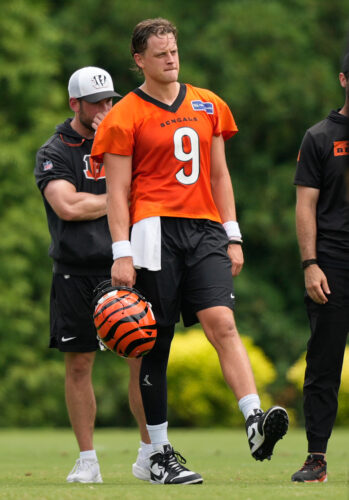 AP: Cincy gives QB Burrow new deal